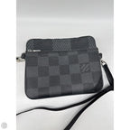 Crossbody Luxury Designer By Louis Vuitton, Size: Medium