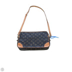 Crossbody Luxury Designer By Louis Vuitton, Size: Medium