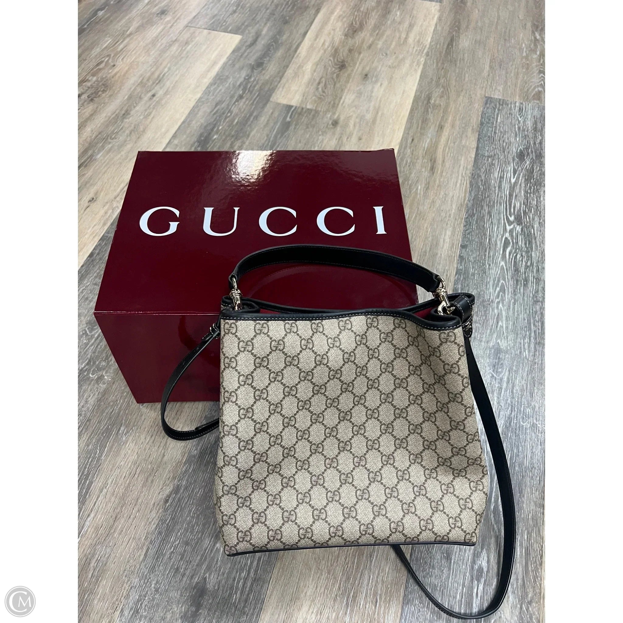 Handbag Luxury Designer By Gucci, Size: Medium
