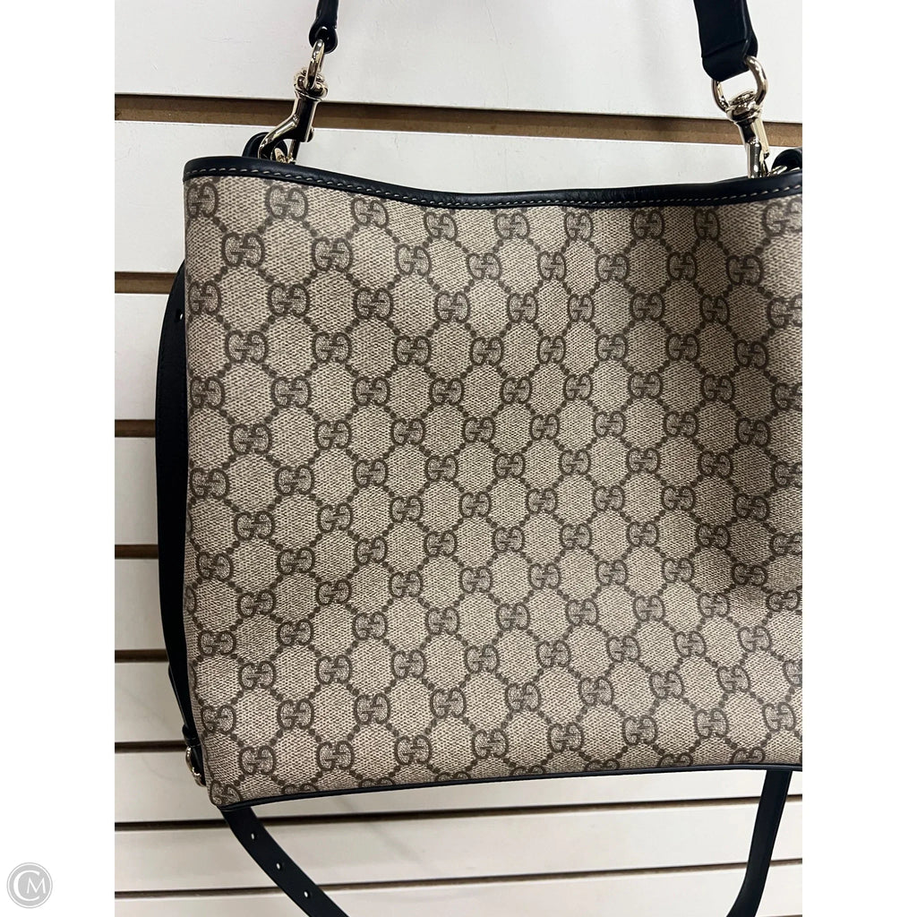 Handbag Luxury Designer By Gucci, Size: Medium