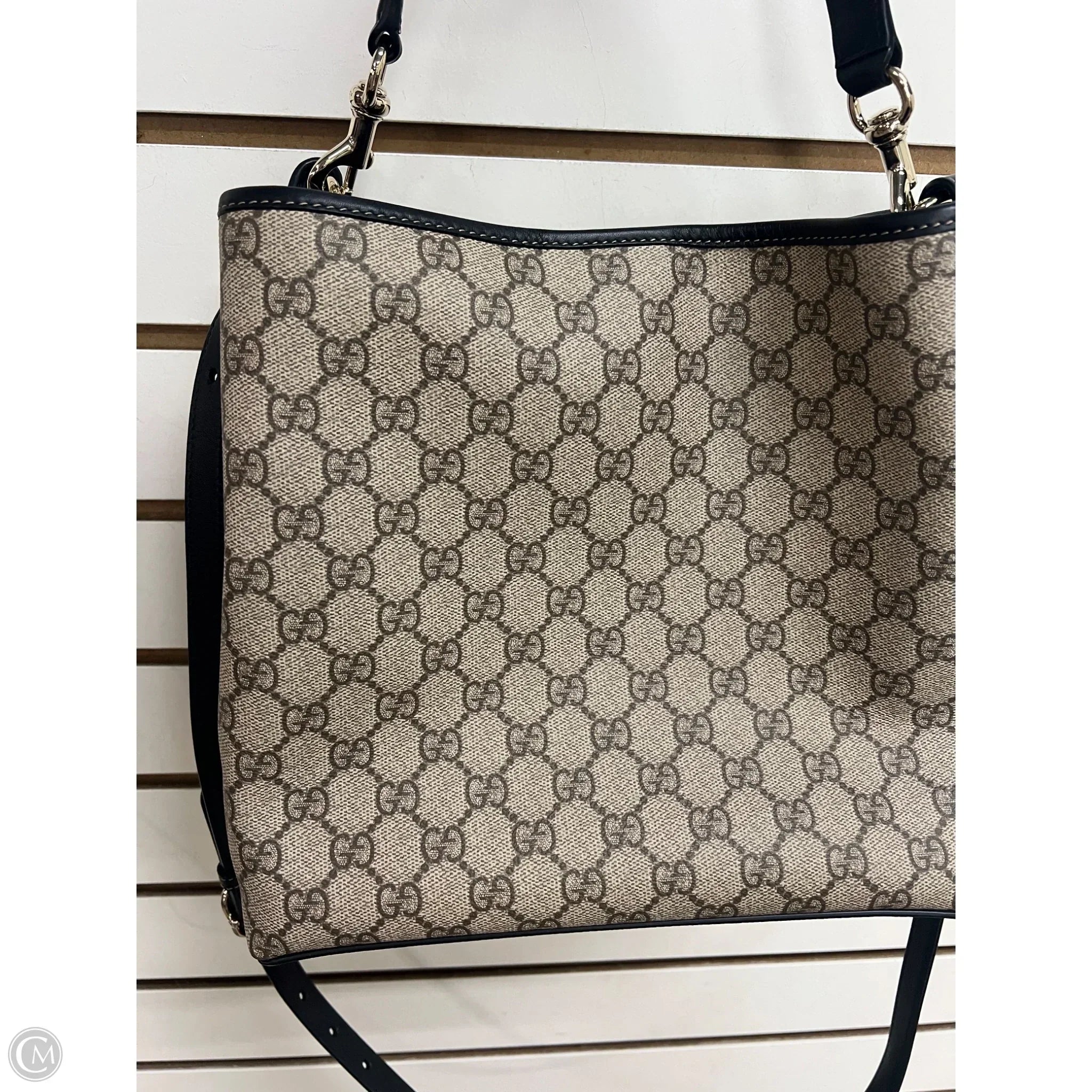 Handbag Luxury Designer By Gucci, Size: Medium