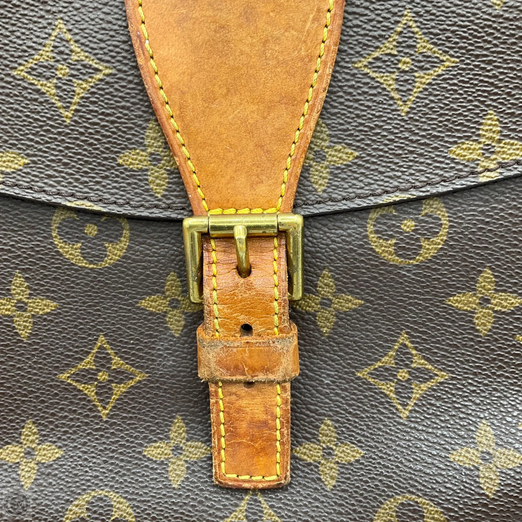 Crossbody Luxury Designer By Louis Vuitton, Size: Medium