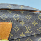 Crossbody Luxury Designer By Louis Vuitton, Size: Medium