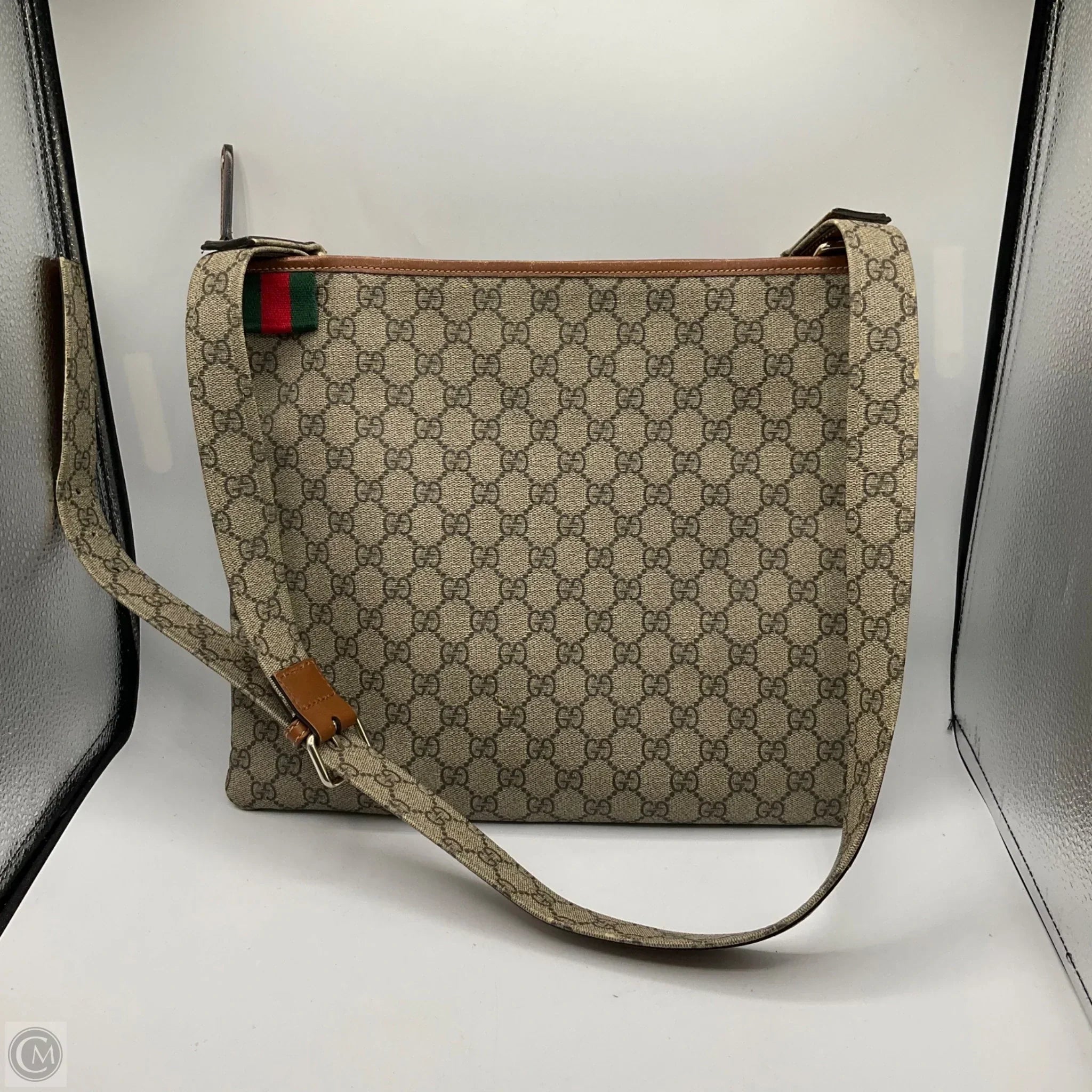 Crossbody Luxury Designer By Gucci, Size: Large