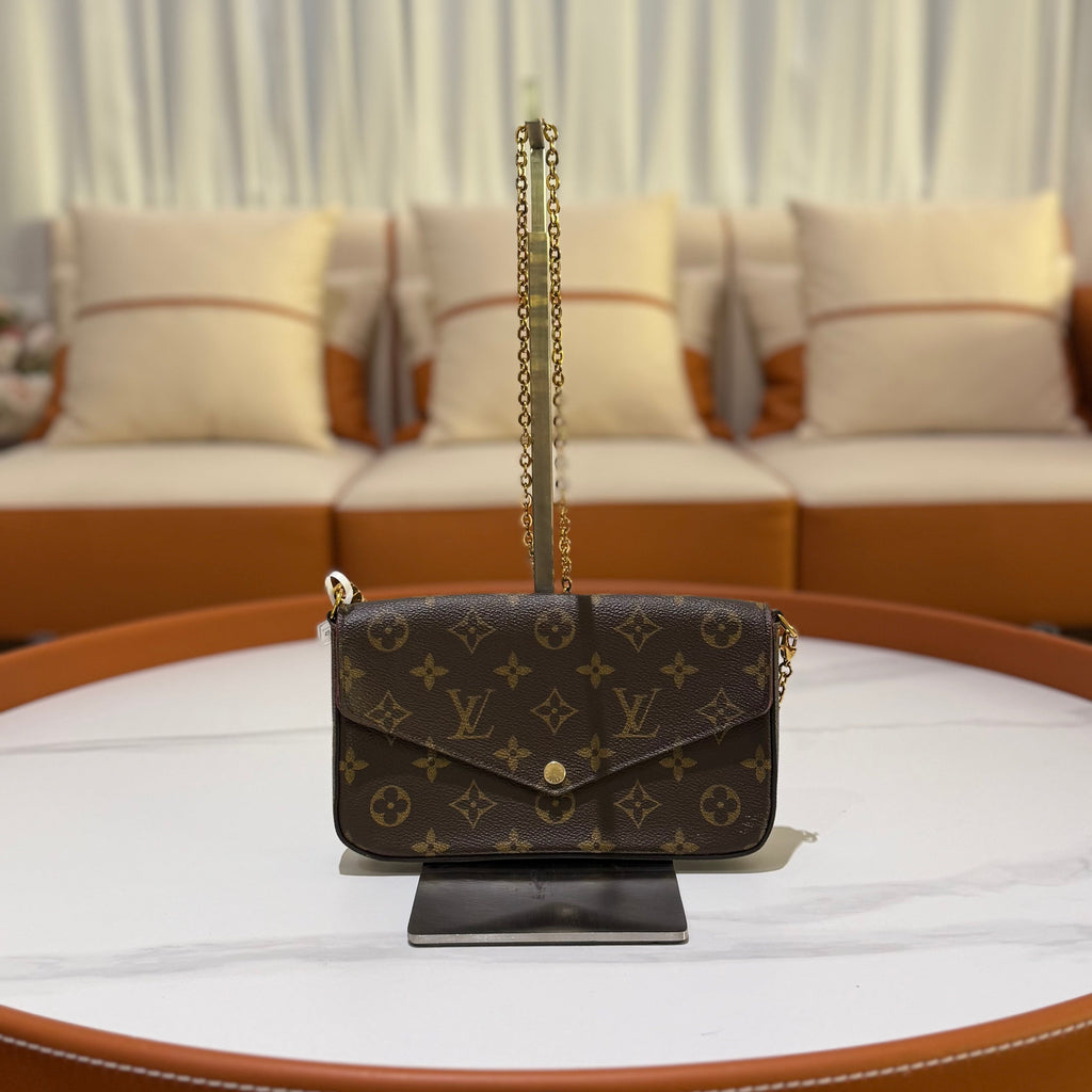 LOUIS VUITTON TRIO POUCH (THREE-IN-ONE)