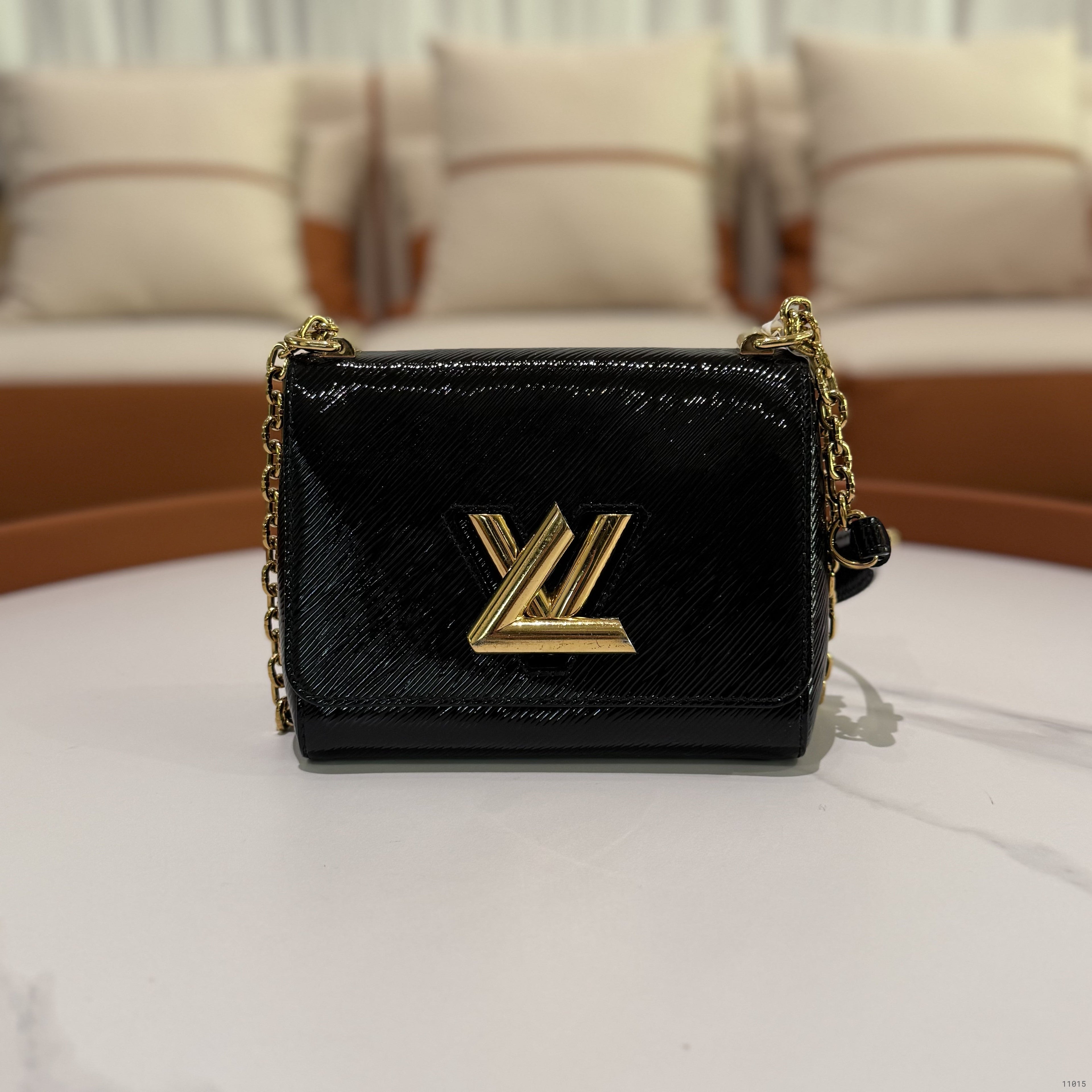 LOUIS VUITTON BLACK VERNIS TWIST BAG