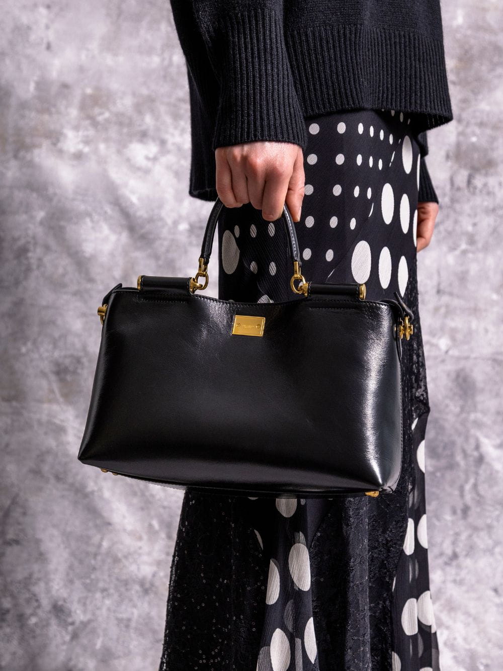 Vittoria Handbag in Black Calfskin