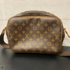 Crossbody Luxury Designer By Louis Vuitton, Size: Medium