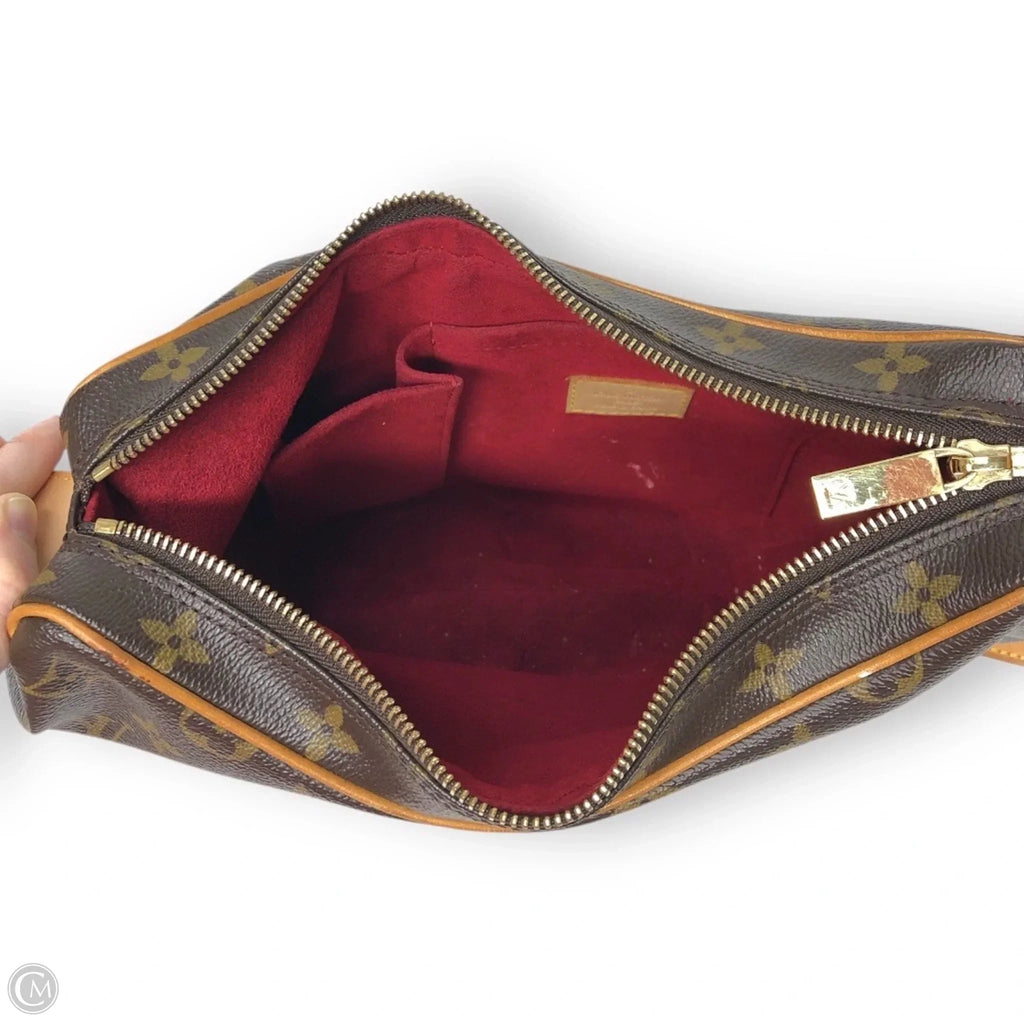 Handbag Luxury Designer By Louis Vuitton, Size: Medium