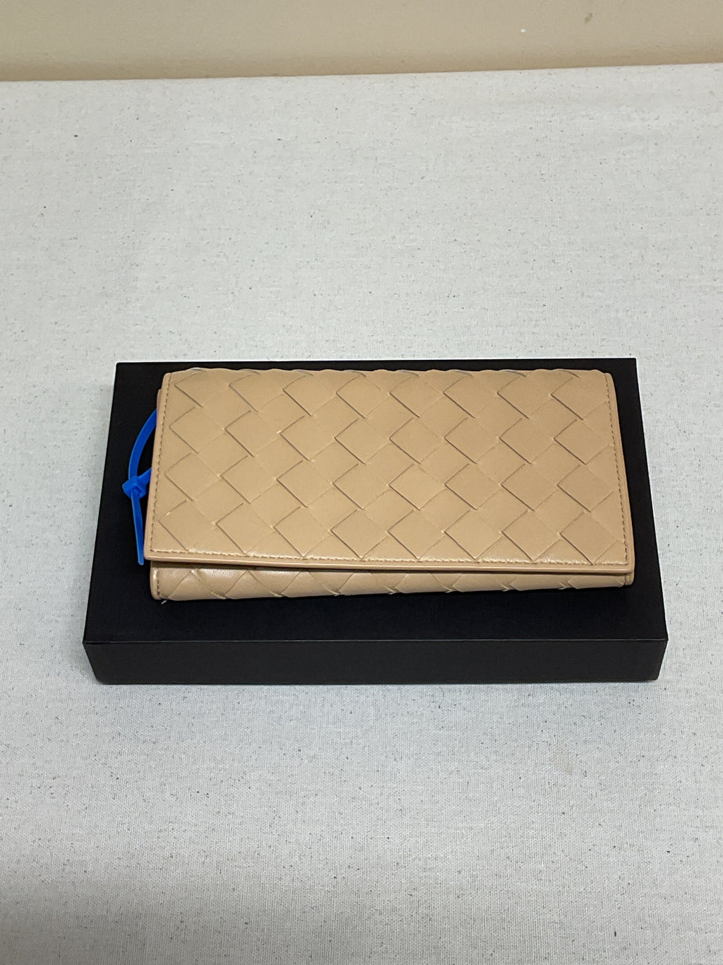 Wallet Luxury Designer By Bottega Veneta In Tan, Size:Large