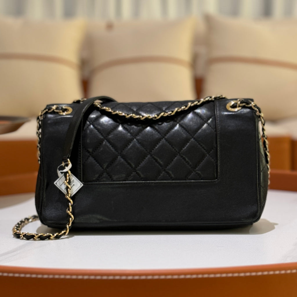 CHANEL VINTAGE FLAP BAG
