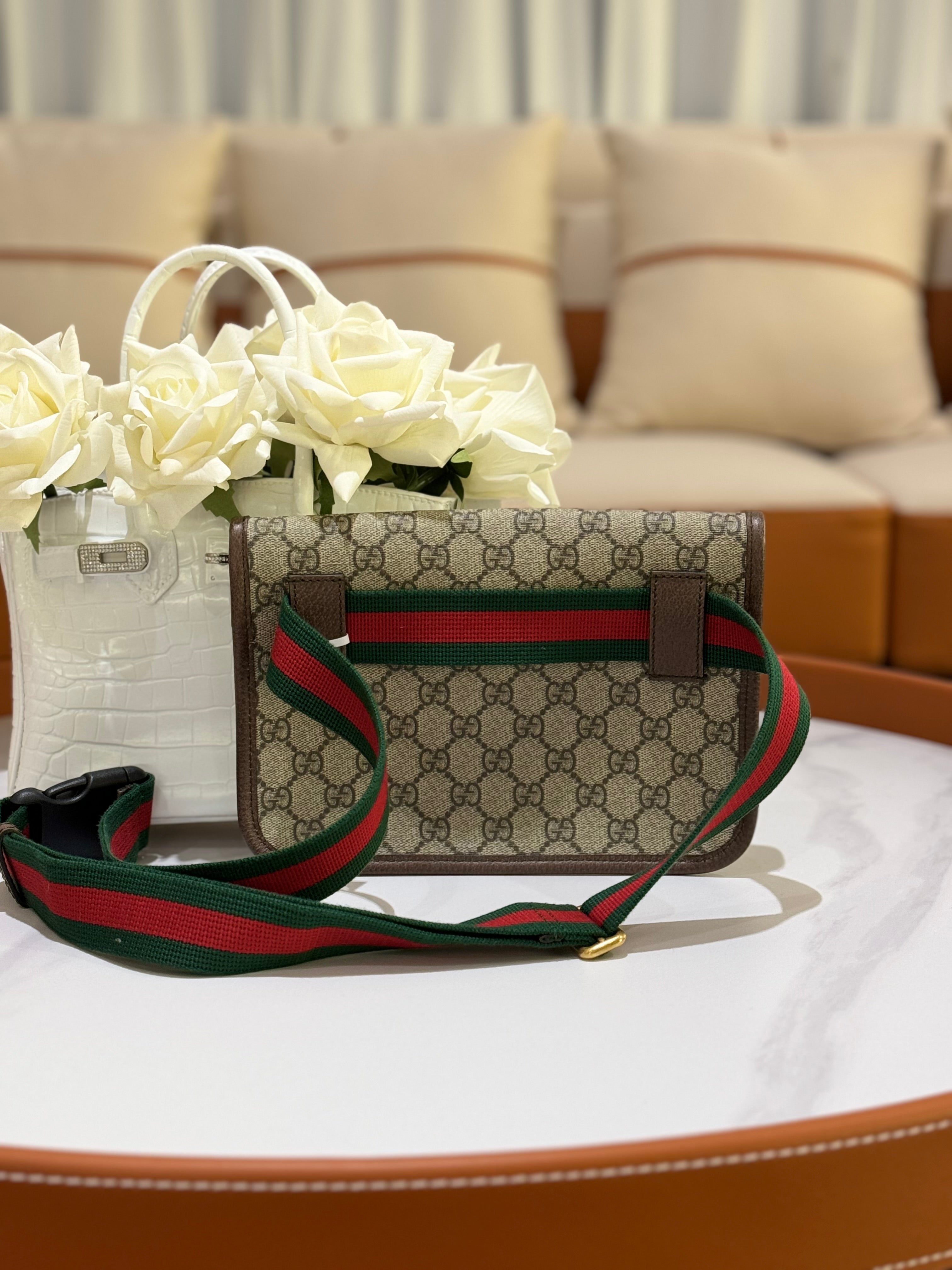 GUCCI NEO VINTAGE GG SUPREME BELT BAG