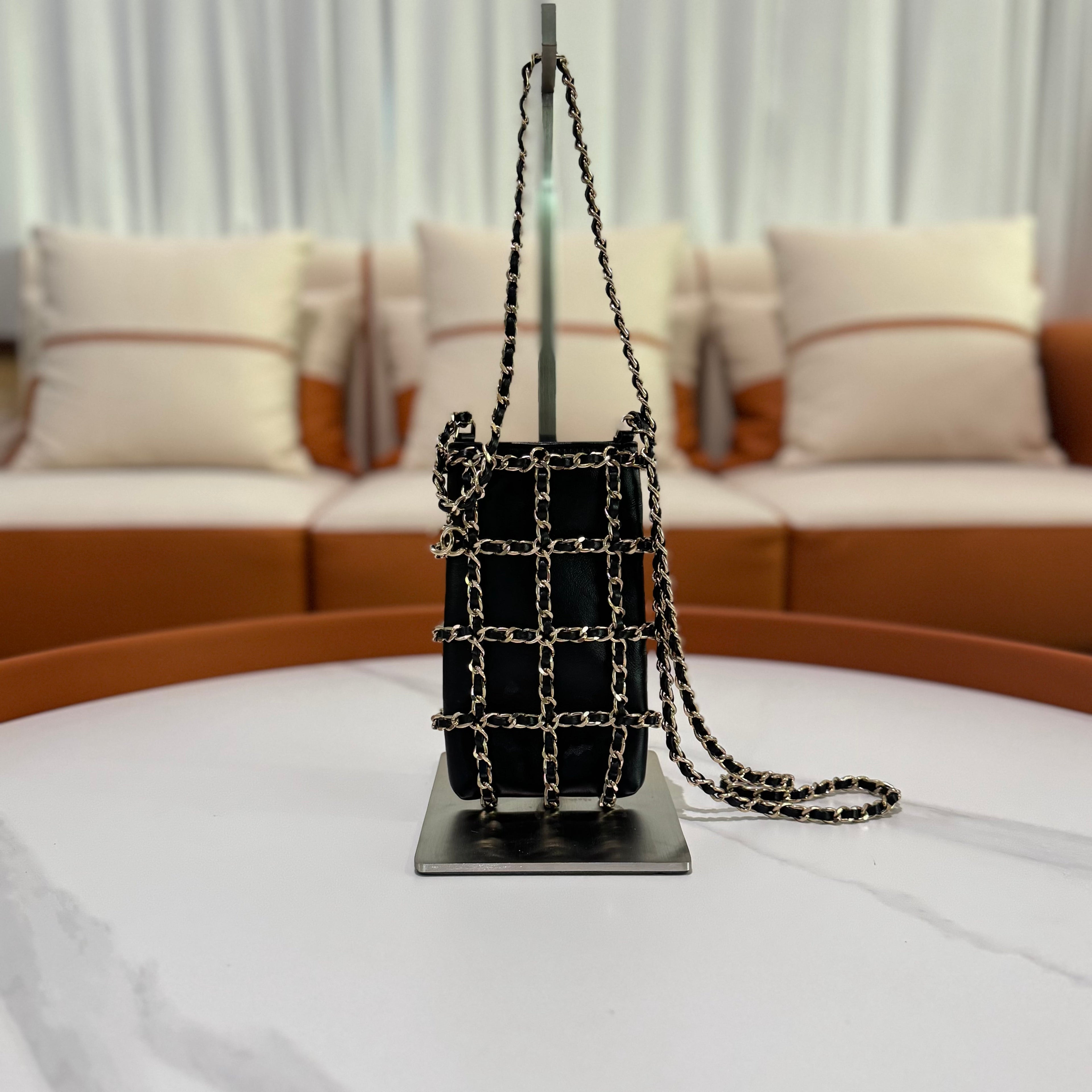 CHANEL Pre-Owned 2020 Lambskin Tech Me Out Clutch With Chain Black
