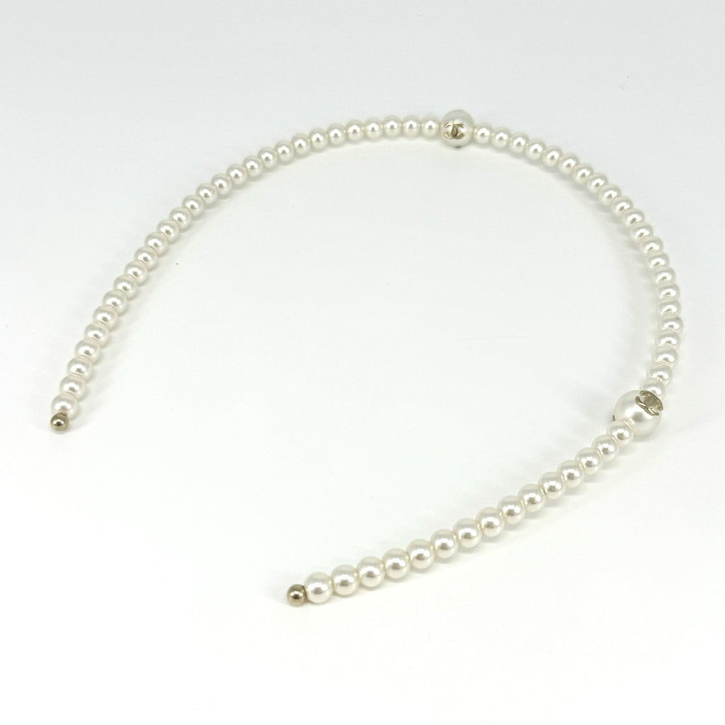 CHANEL WHITE PEARL HEADBAND