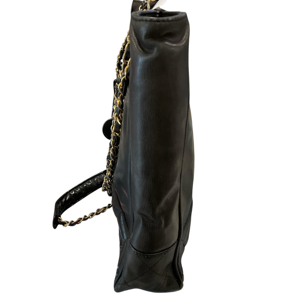 CHANEL Handbag