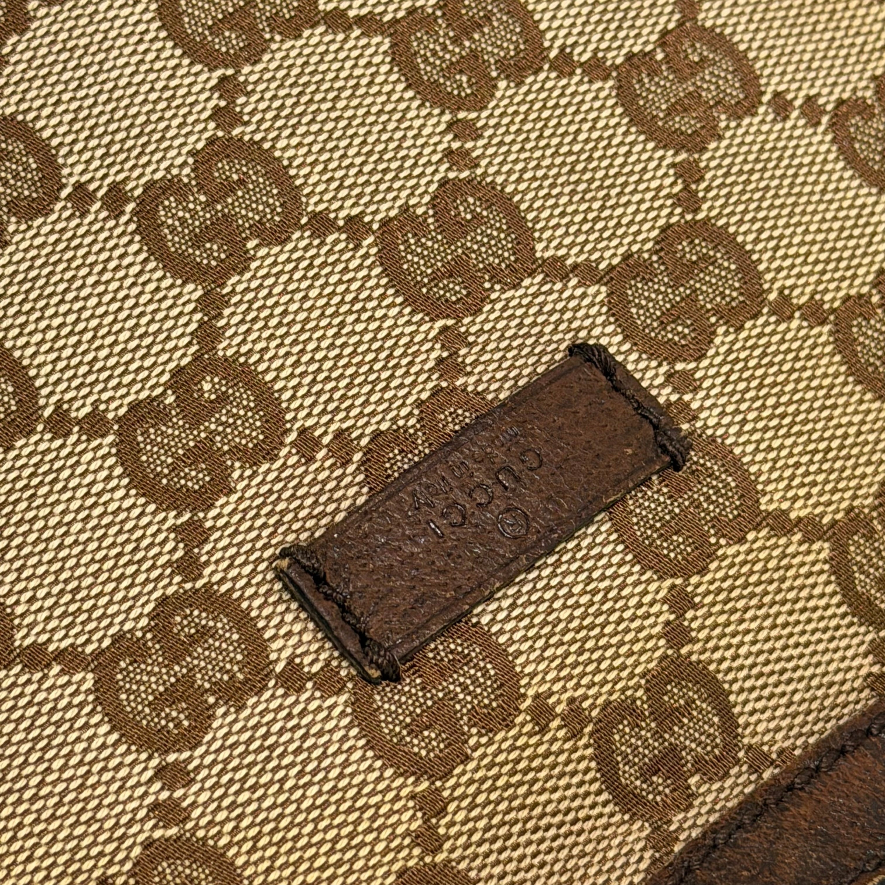 GUCCI CLASSIC GG SUPREME CANVAS CROSSBODY BAG