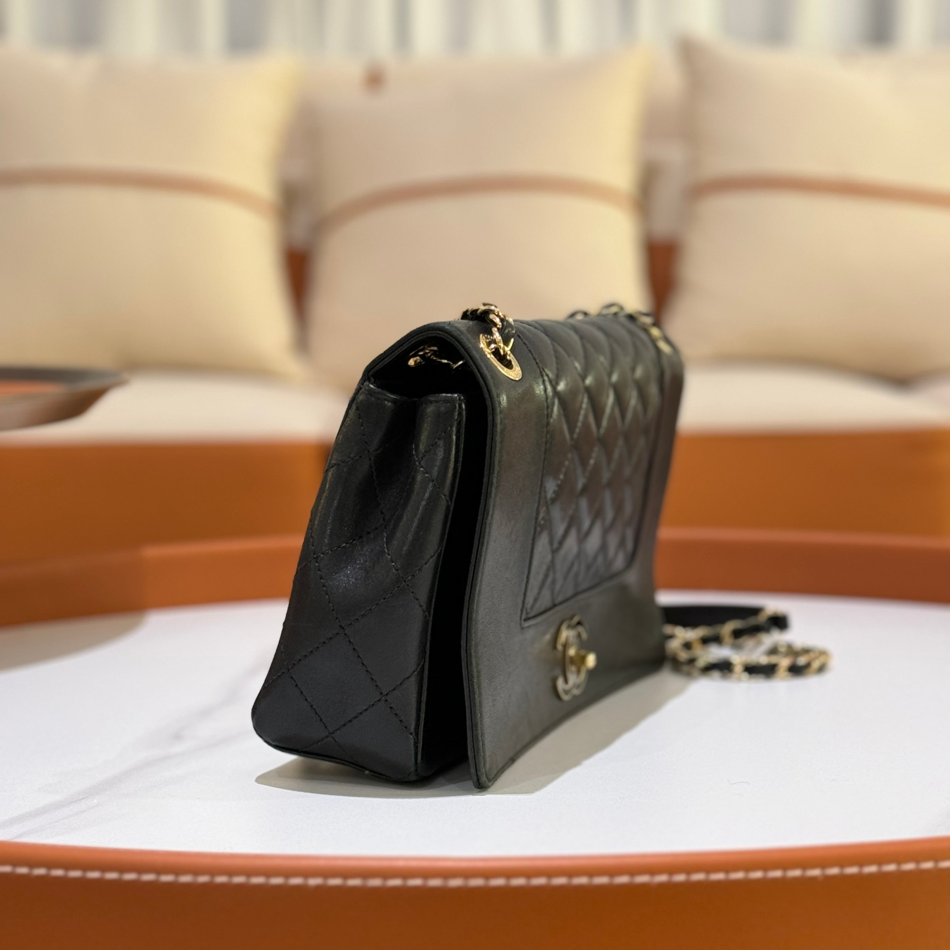 CHANEL VINTAGE FLAP BAG