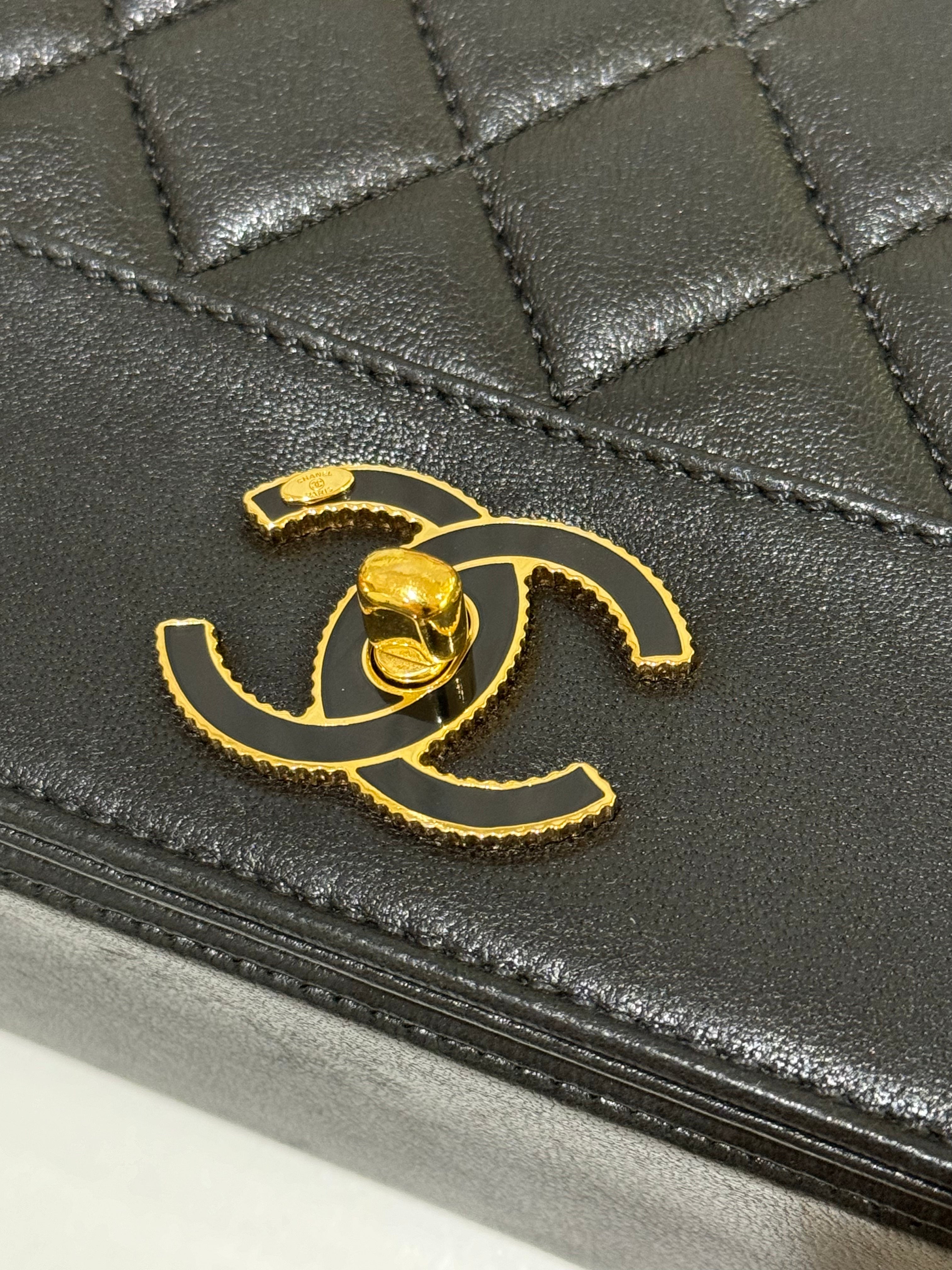 CHANEL BLACK FLAP BAG