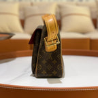 LOUIS VUITTON MEDIUM CAMEL BAG
