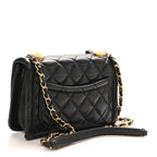 Shiny Lambskin Flap Clutch With Chain Black