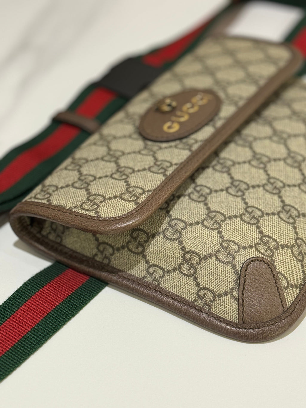 GUCCI NEO VINTAGE GG SUPREME BELT BAG