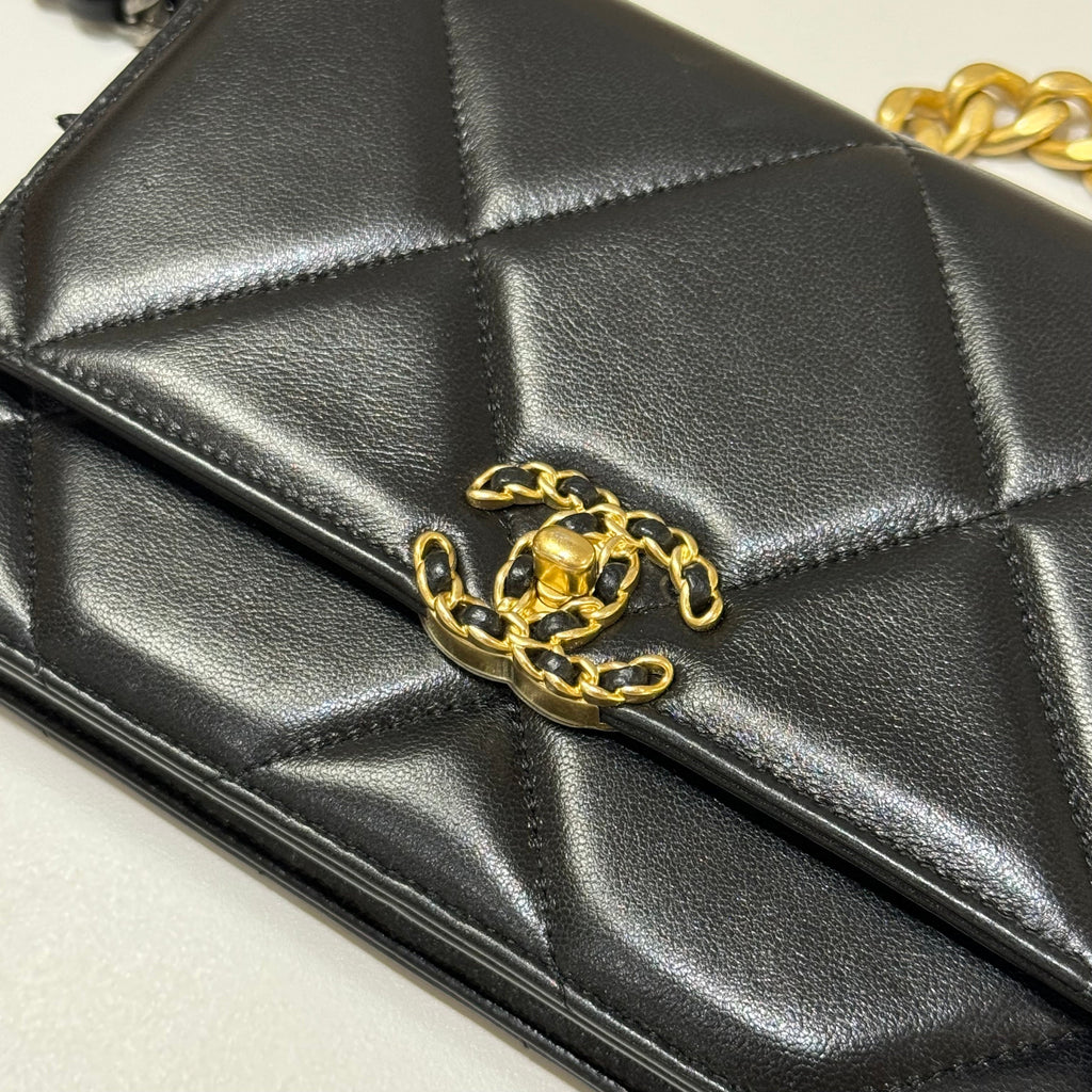 CHANEL 19 BAG  WOC