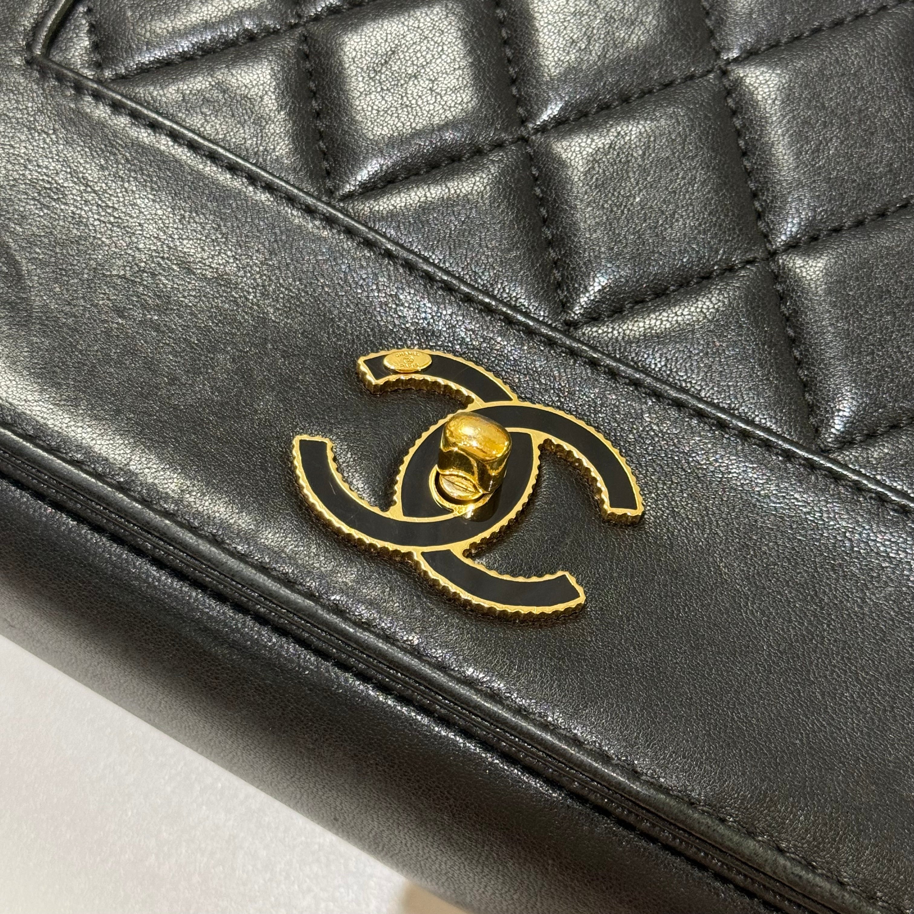 CHANEL VINTAGE FLAP BAG