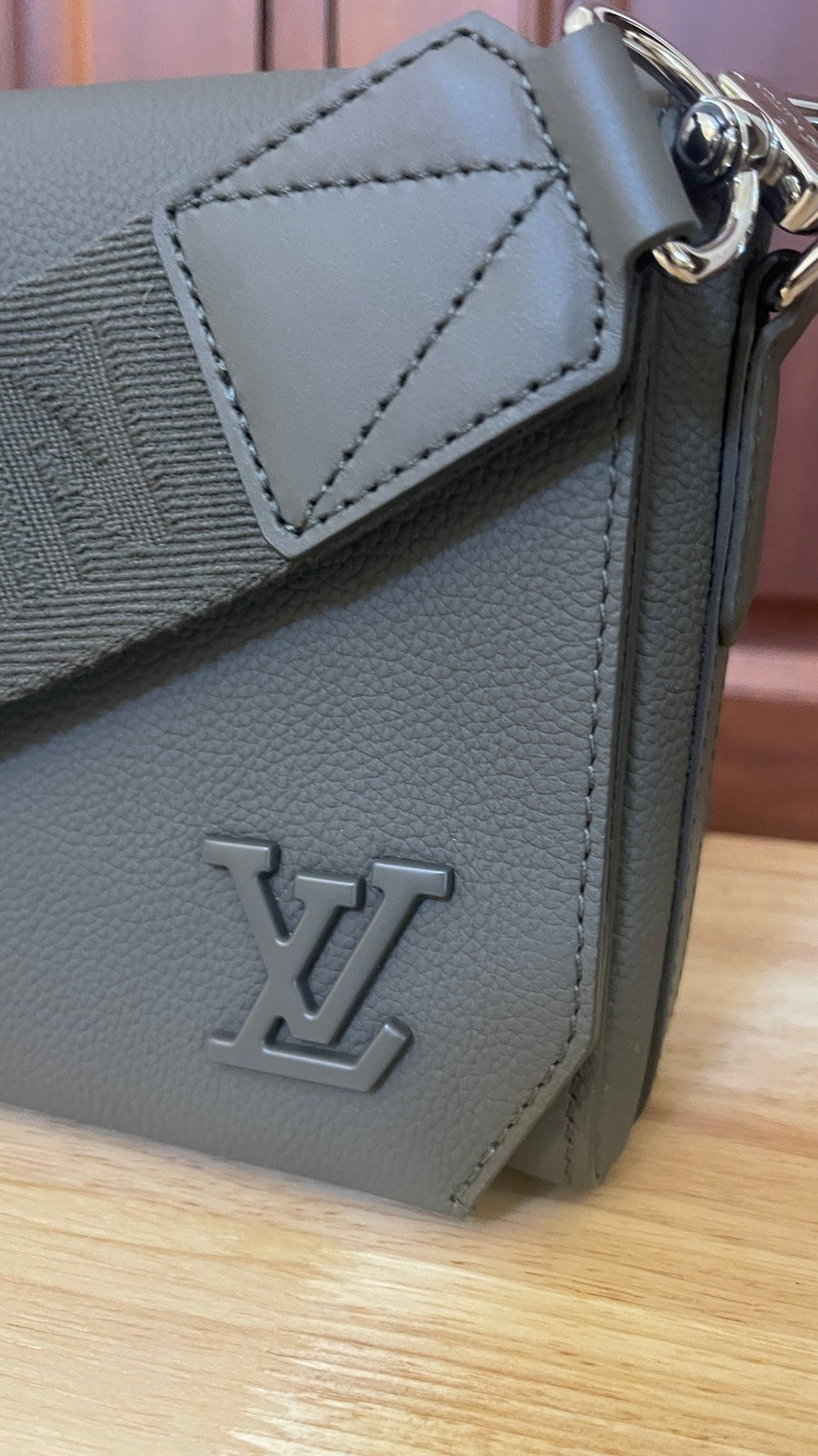 Louis Vuitton Takeoff Messenger PM Grey-Green