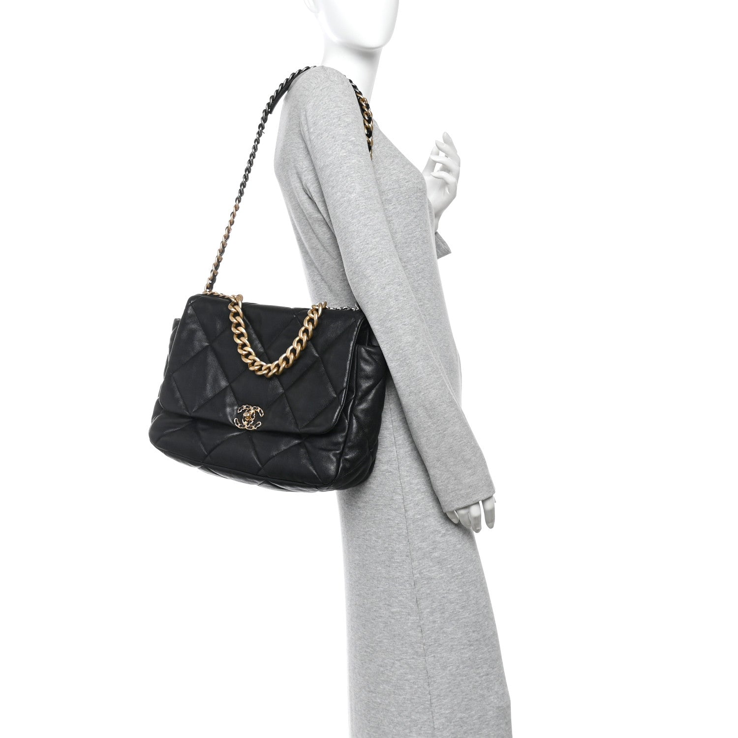 Lambskin Quilted Maxi Chanel 19 Flap Black