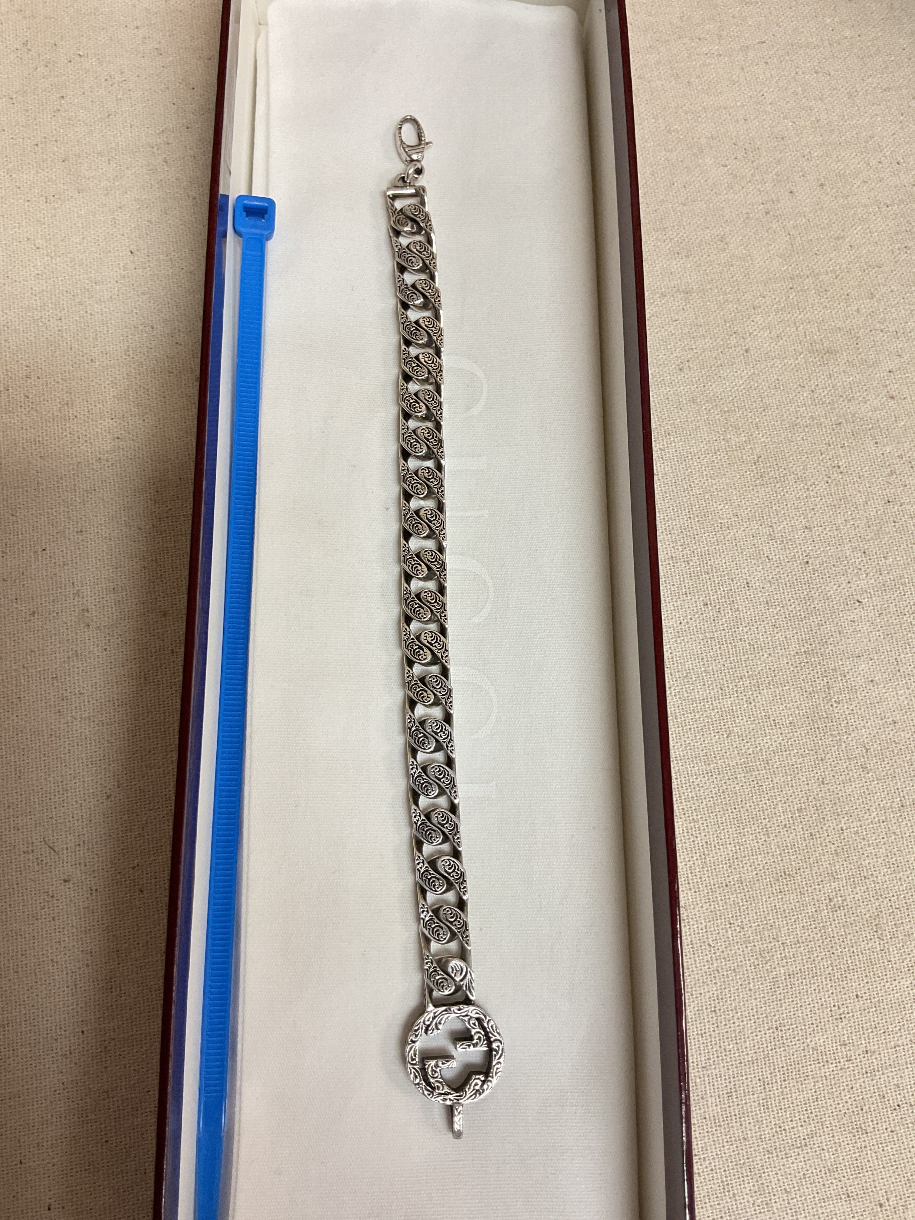 Bracelet Luxury Designer By Gucci In Silver, Size:1