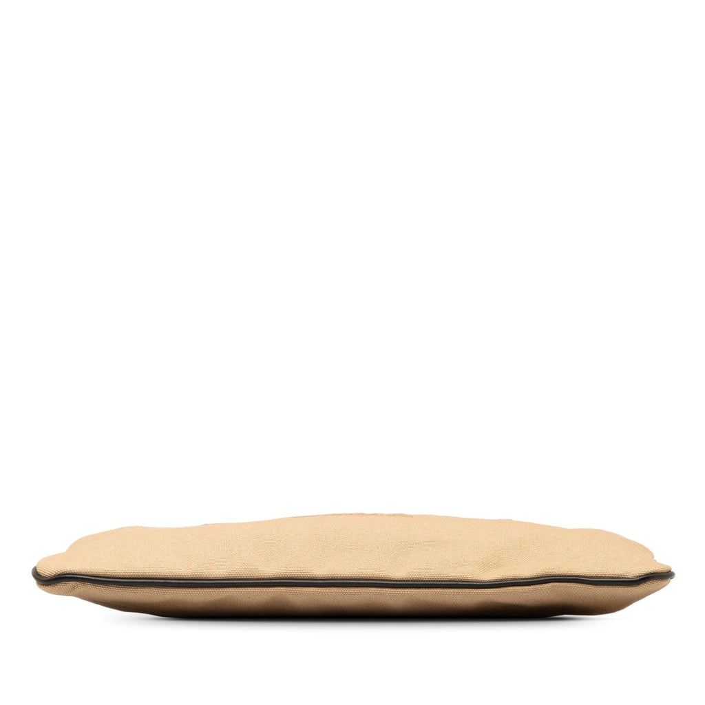 Fendi Canvas Roma Clutch (SHG-oJP68f)