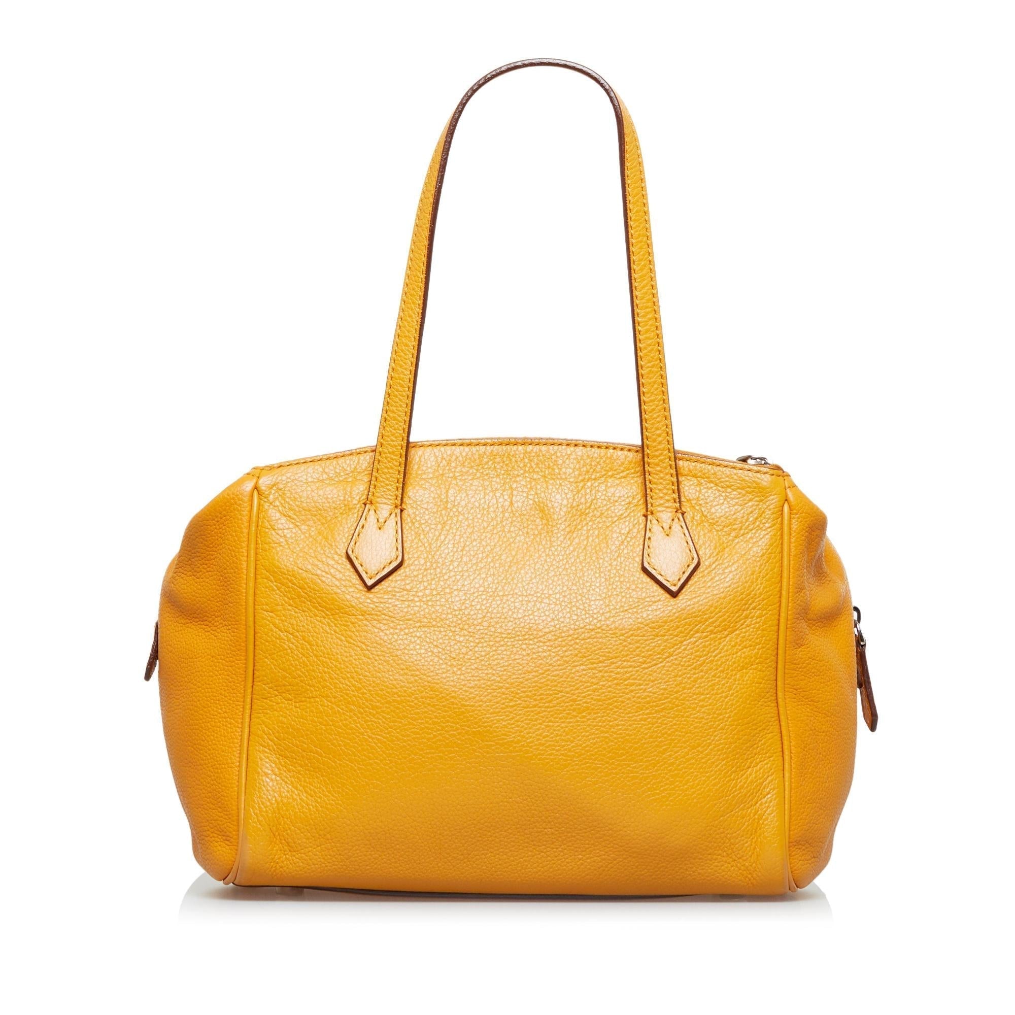 Fendi Leather Shoulder Bag (SHG-BjVo0V)