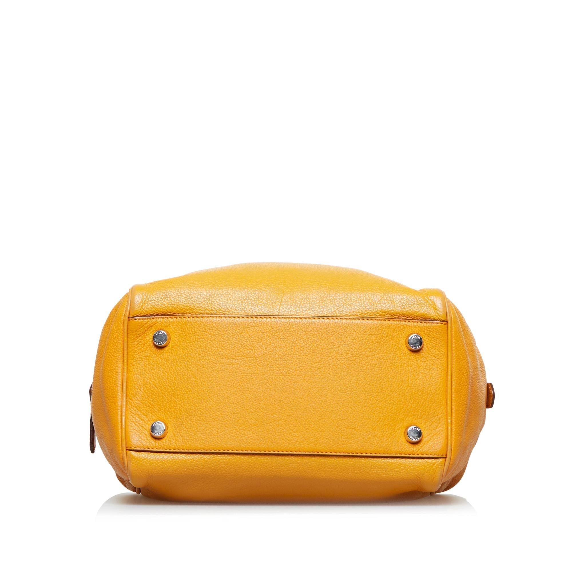 Fendi Leather Shoulder Bag (SHG-BjVo0V)