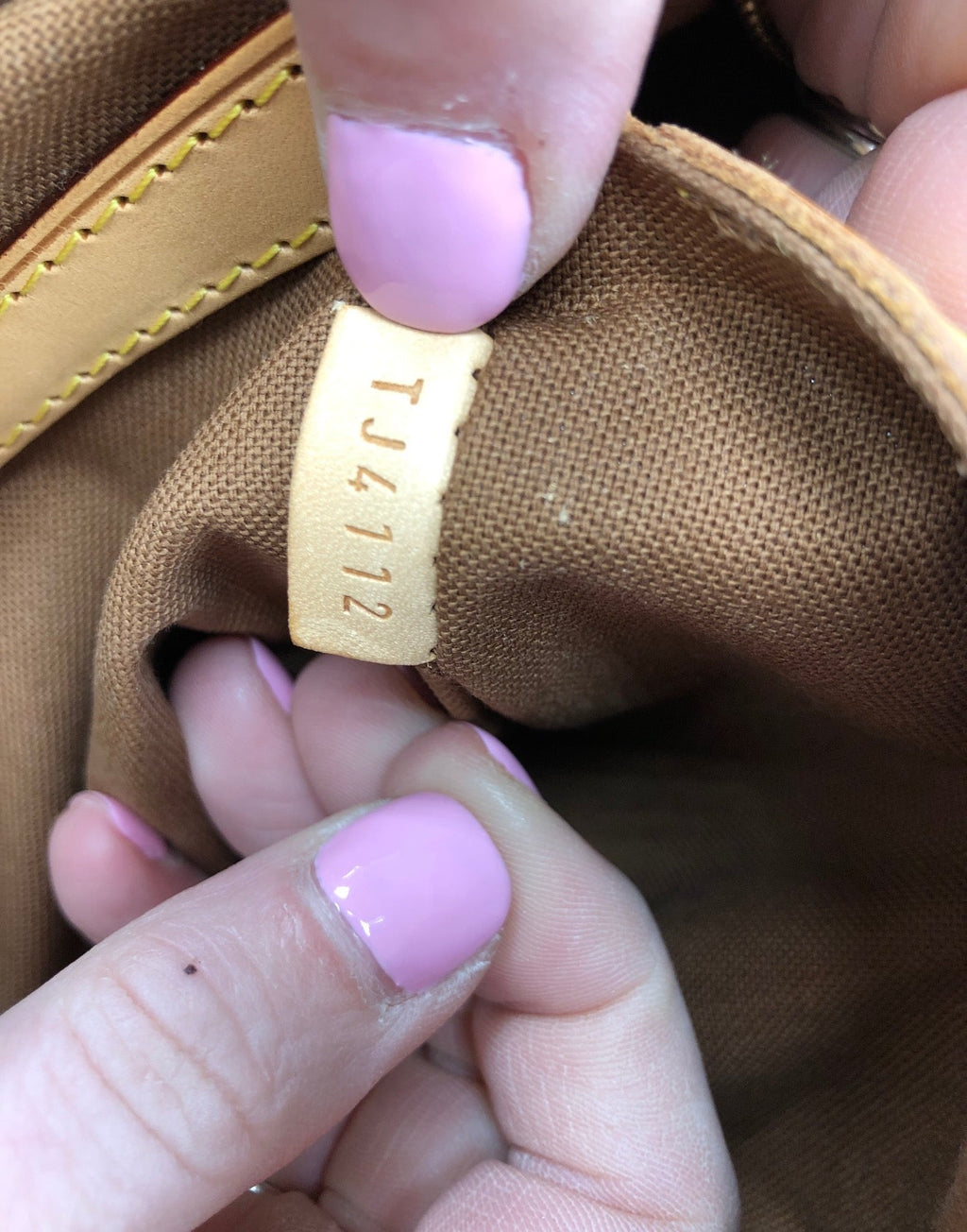 Handbag Luxury Designer By Louis Vuitton, Size: Large