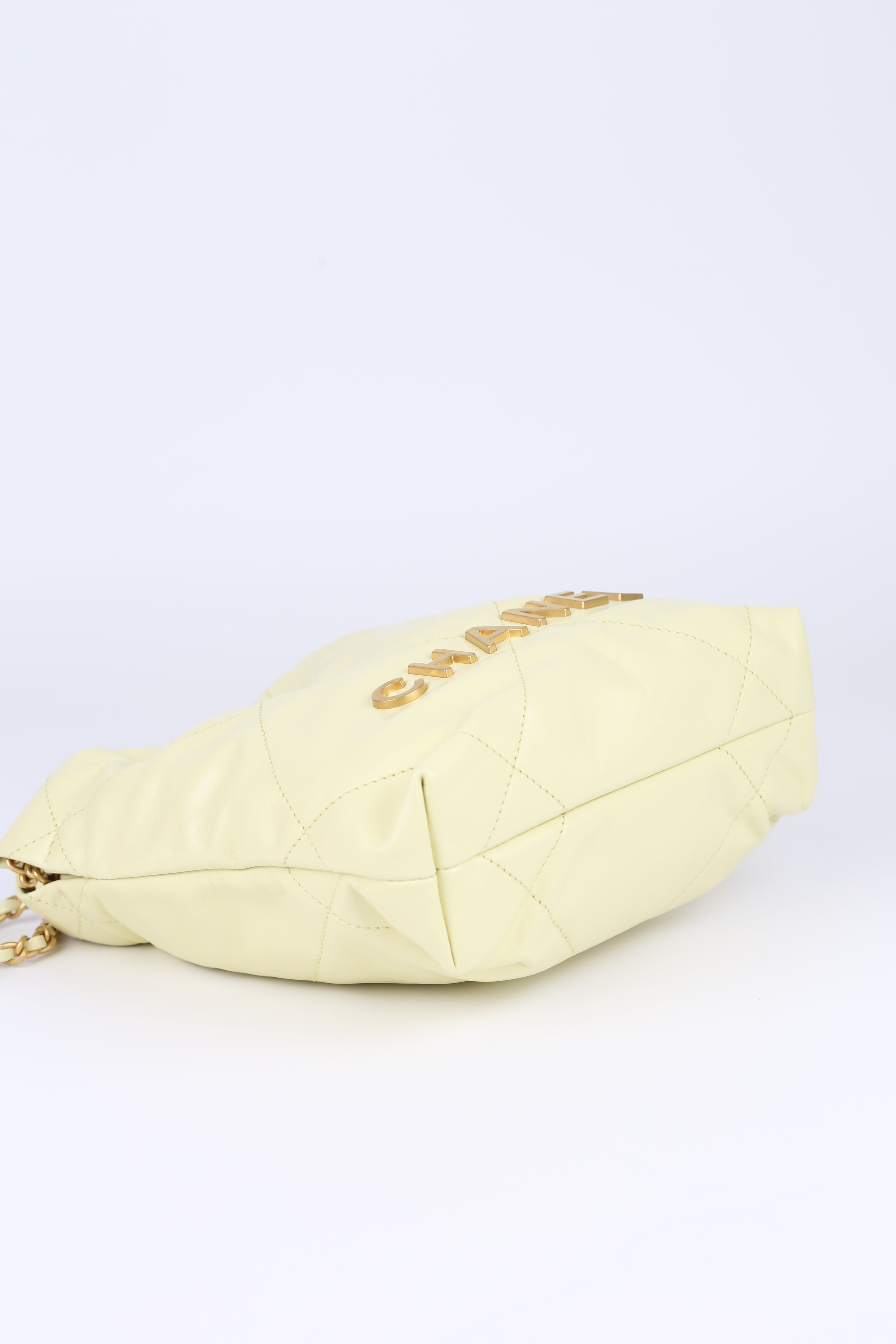 Chanel mini 22 bag
