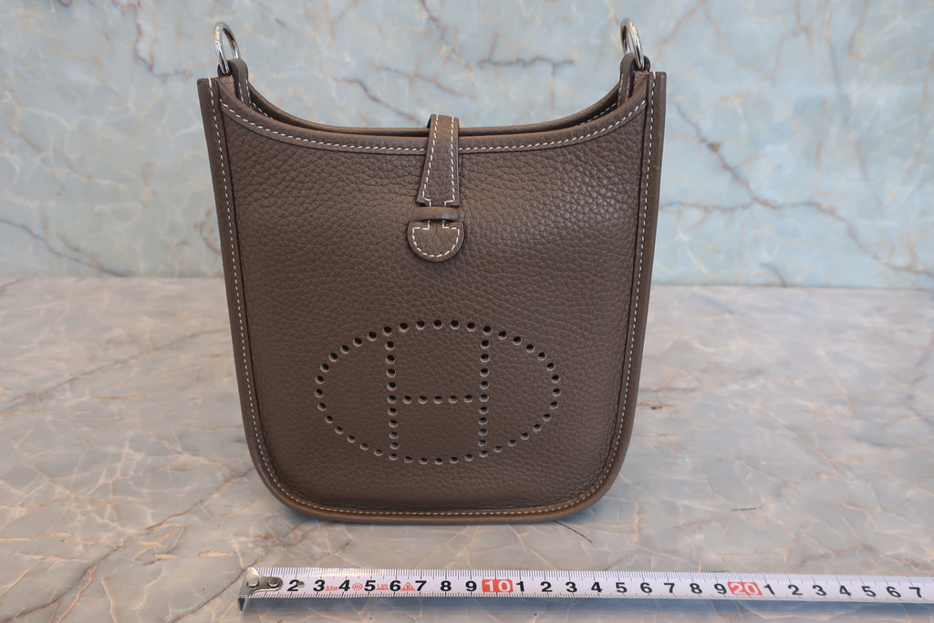 HERMES／エルメス エブリンTPM トリヨンクレマンス エトゥープ C刻印 ショルダーバッグ 800030164