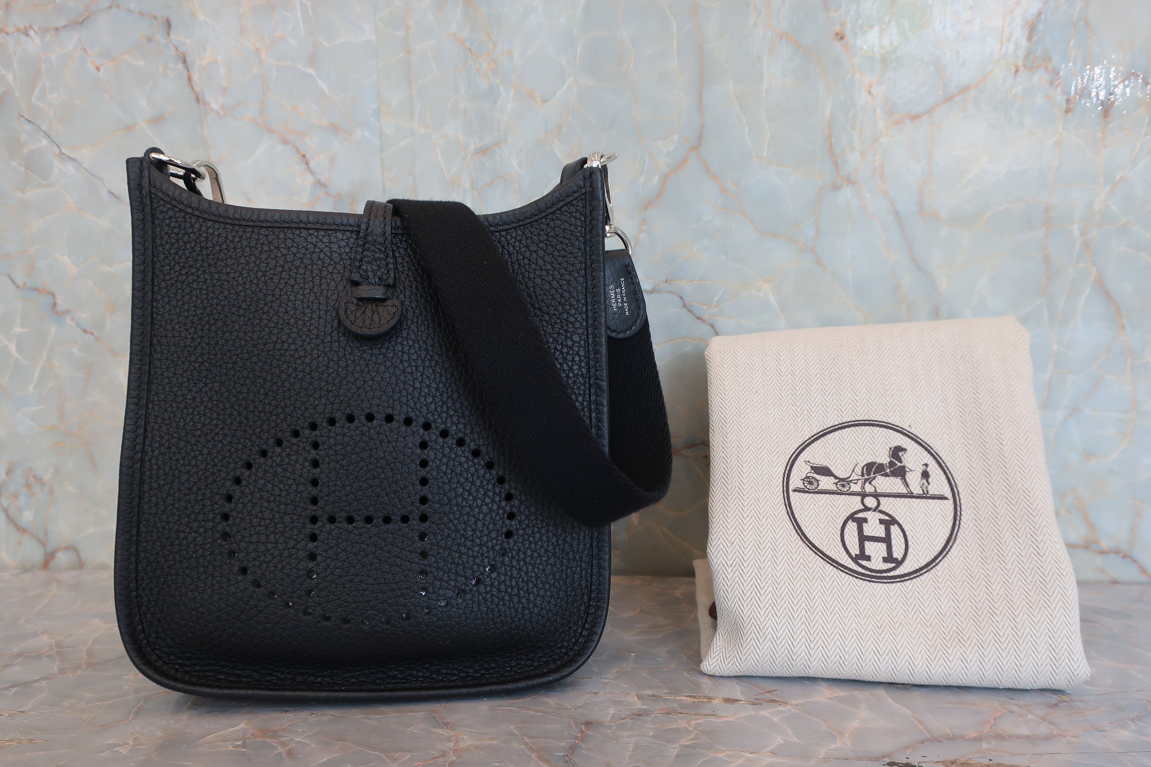 HERMES／エルメス エブリンTPM トリヨンクレマンス ブラック Z刻印 ショルダーバッグ 800050016