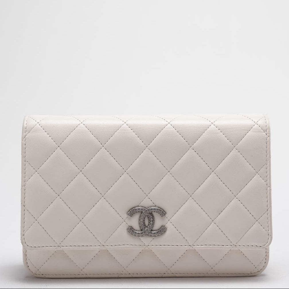 Chanel Wallet on Chain Timeless/Classique Leather Crossbody Bag in White with Silver Crystal Hardware