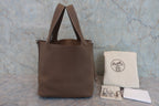 HERMES／エルメス ピコタンロックＭＭ トリヨンクレマンス エトゥープ D刻印 ハンドバッグ 800030084