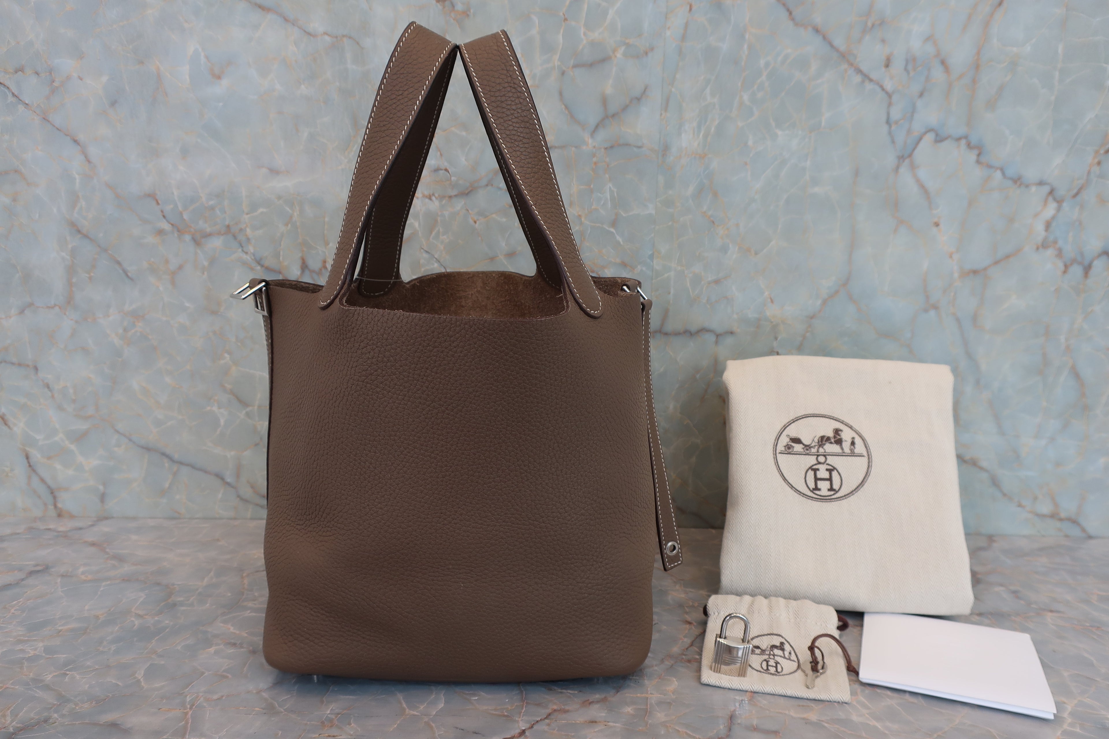 HERMES／エルメス ピコタンロックＭＭ トリヨンクレマンス エトゥープ D刻印 ハンドバッグ 800030084