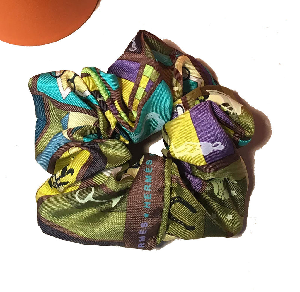 Hermes Handmade En Voyage Silk Scarf Scrunchie in Green