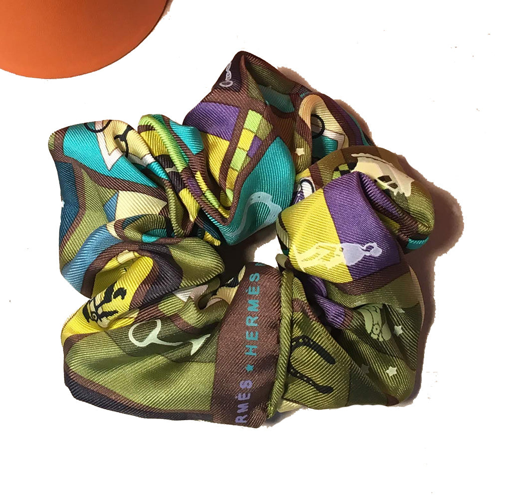 Hermes Handmade En Voyage Silk Scarf Scrunchie in Green