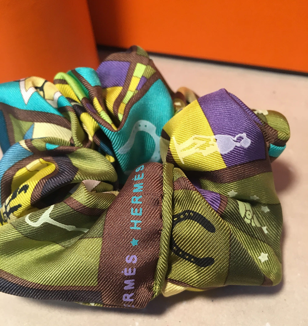 Hermes Handmade En Voyage Silk Scarf Scrunchie in Green