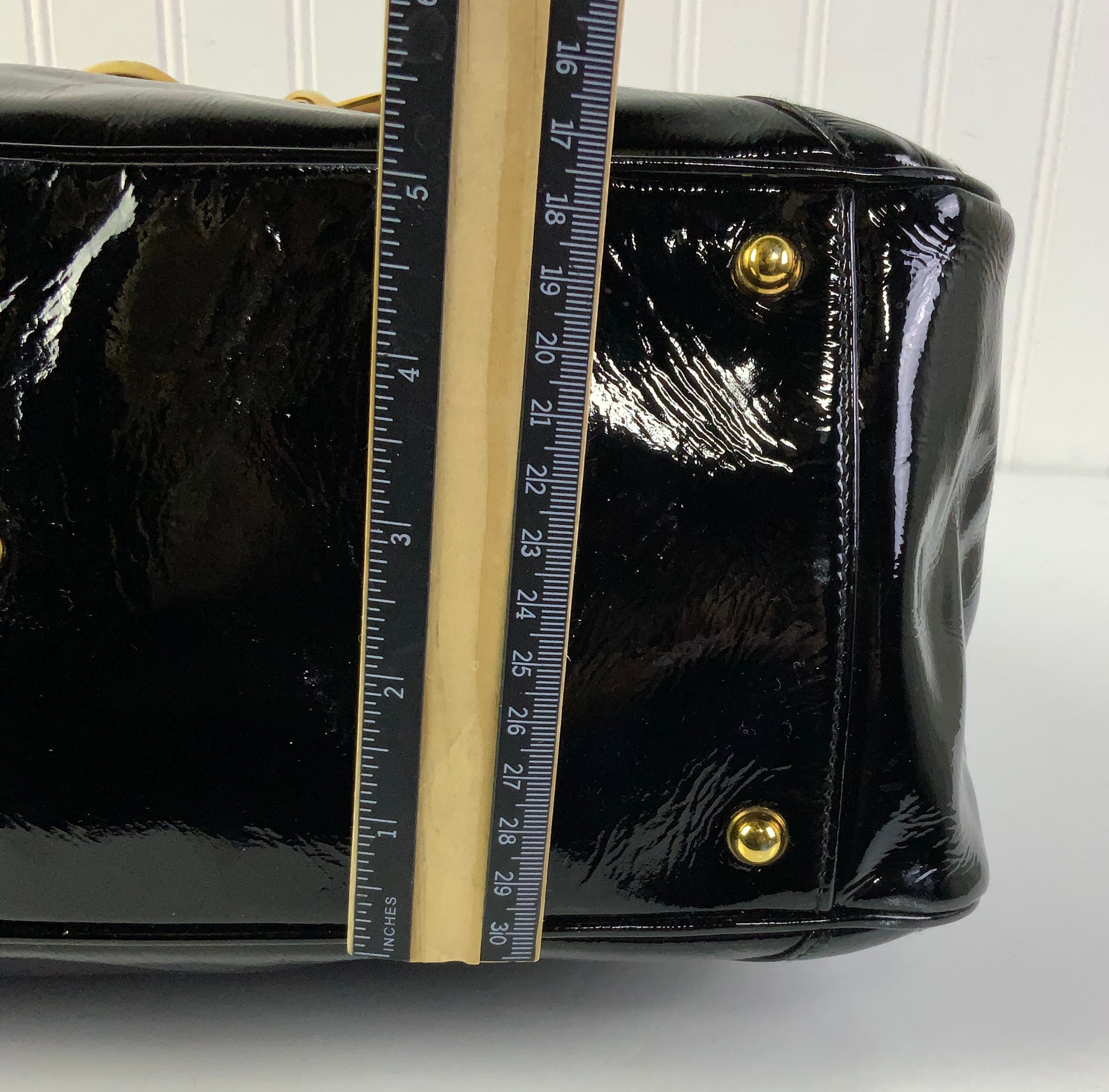 Handbag Luxury Designer By Gucci In Black, Size:Medium