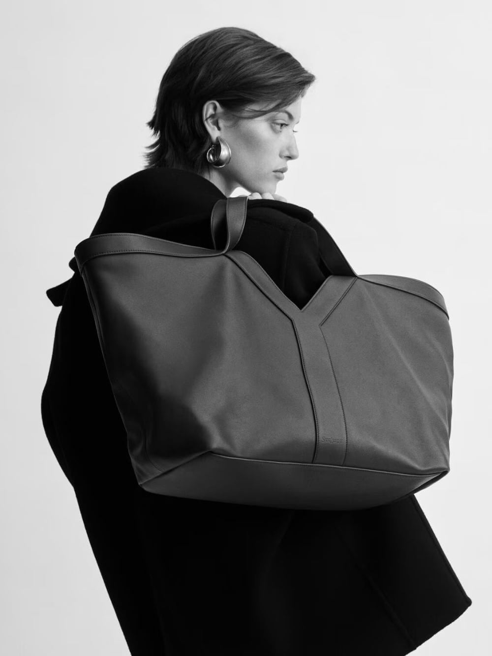 Black Y Tote in Leather