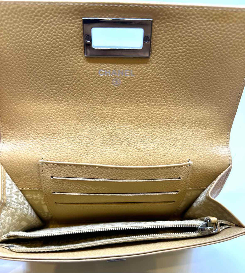 CHANEL Camel Leather Solid caviar Wallet