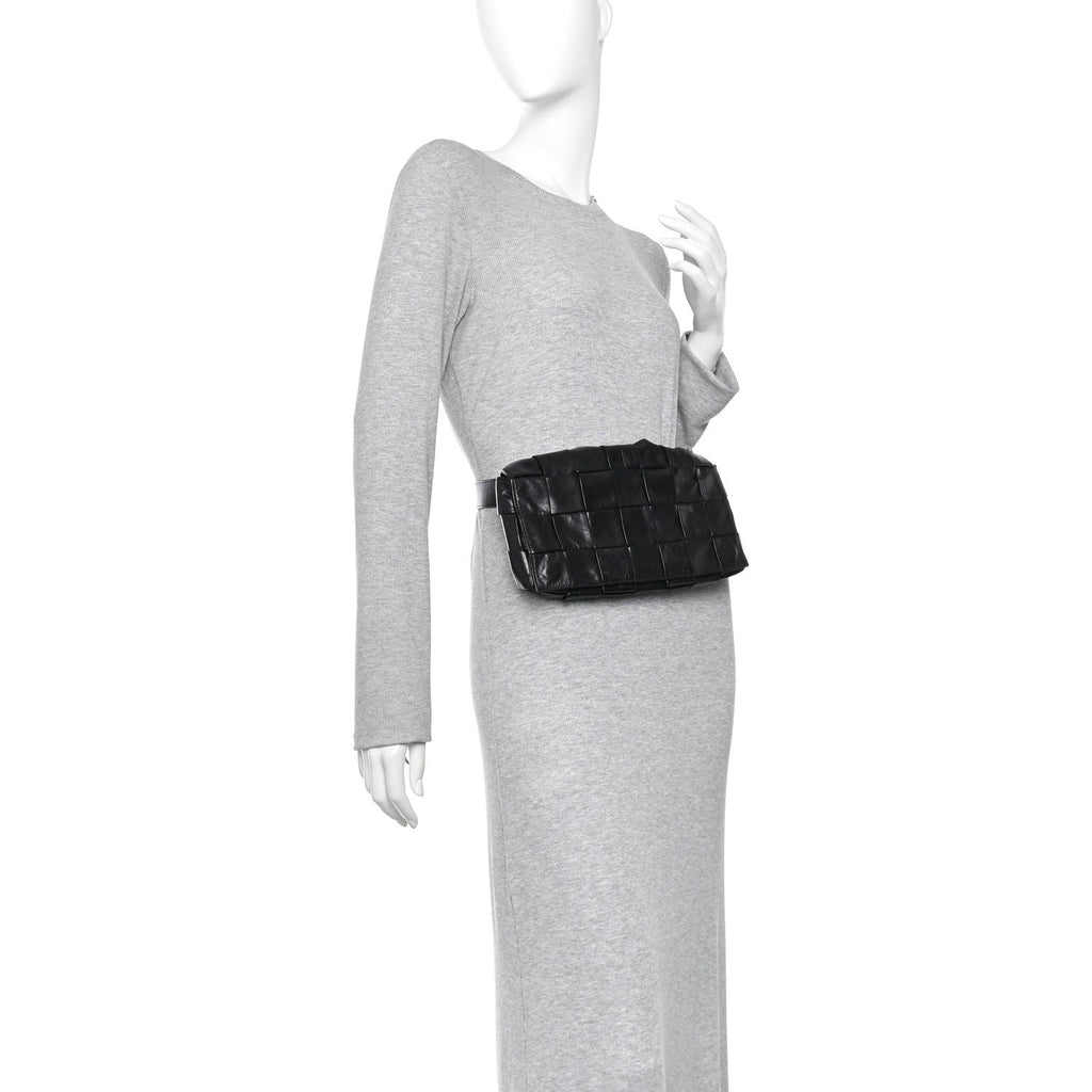 Paper Calfskin Intrecciato Stretch Cassette Black