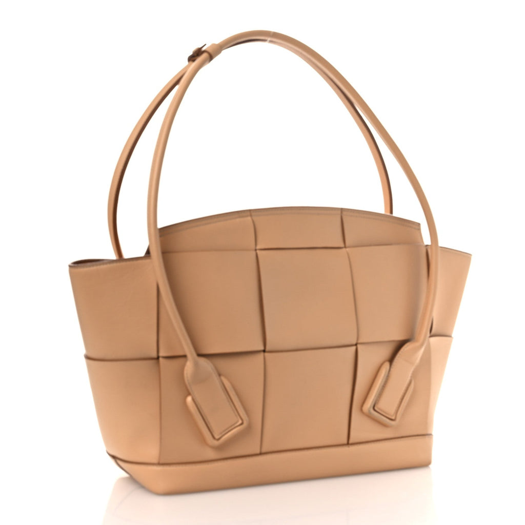 Grained Calfskin Maxi Intrecciato Medium Arco Nude