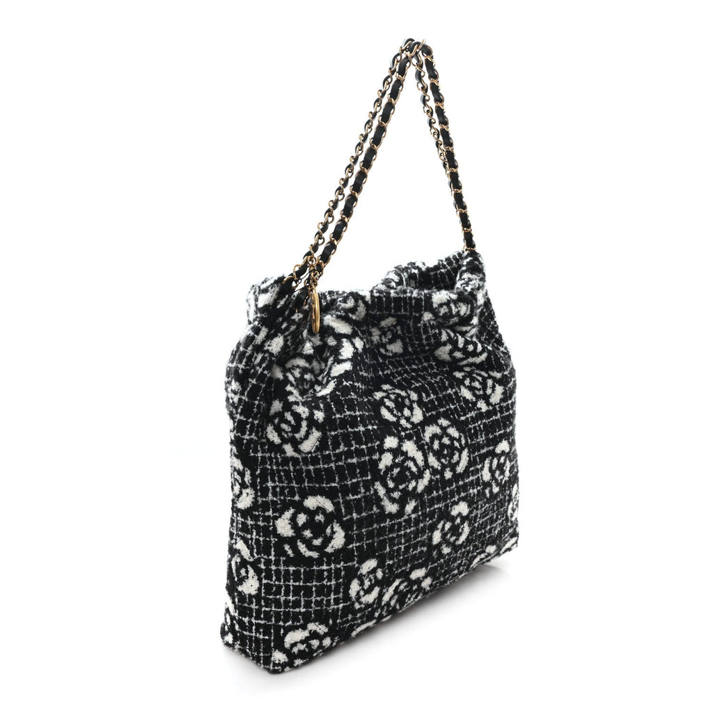 Cashmere Quilted Camellia Chanel 22 Black White