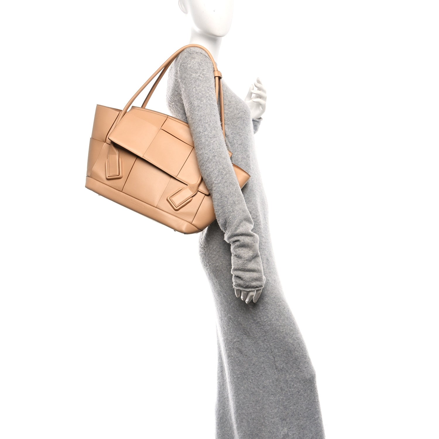 Grained Calfskin Maxi Intrecciato Medium Arco Nude